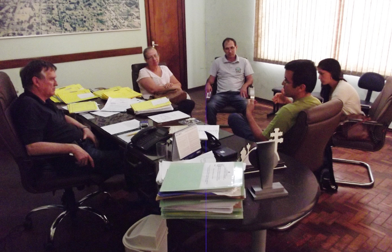 Fiscais da Secretaria Estadual da Agricultura avaliam o SIM